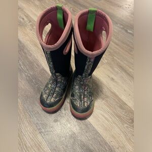 Girls bog boots size 10.